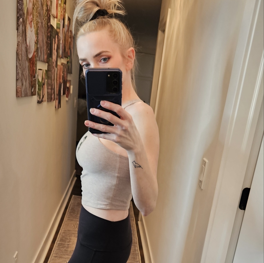 Beyond Yoga Michigan State Tan/Pink Crop Top - Picture 2 of 14